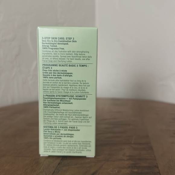 ✨ Clinique Dramatically Different Lotion - Picture 3 of 4